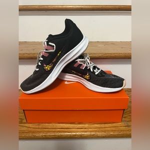 Nike Downshifter SE Women's Shoes Size 8.5 Black Floral Running